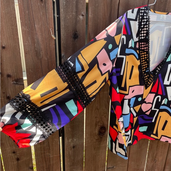 NO BRAND | Women’s Colorful Geometric Blouse - Picture 2 of 5